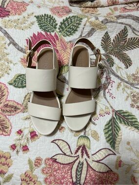 Aerosols  Cream Two-Strap Slingback Sandals size 9